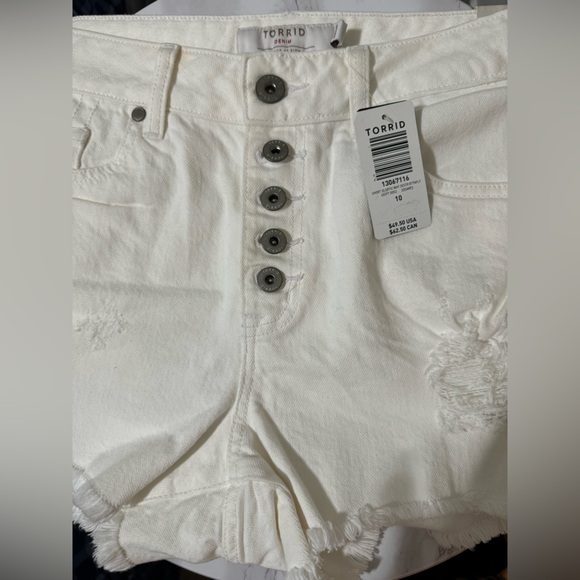 Torrid Women's White Distressed Shorts - Picture 3 of 5